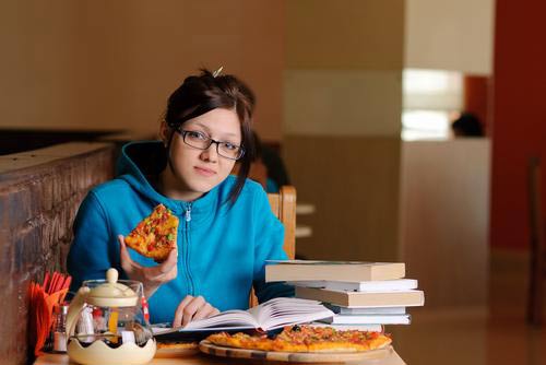 عادت های غذایی مثبت و منفی در شب امتحان