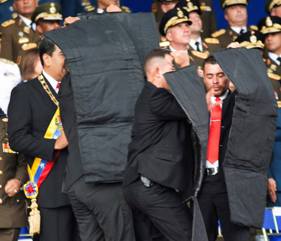 لحظه انفجار پهپاد در حین سخنرانی مادورو