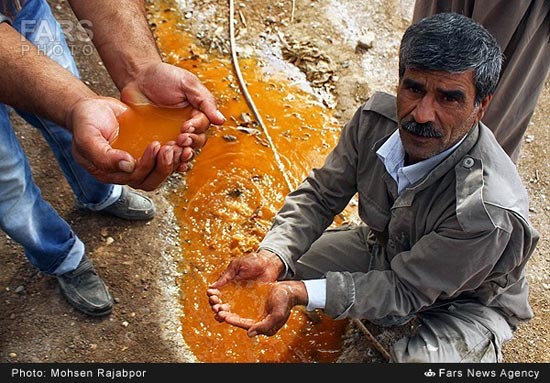 آب نارنجی در شیرهای آب رفسنجان! +عکس