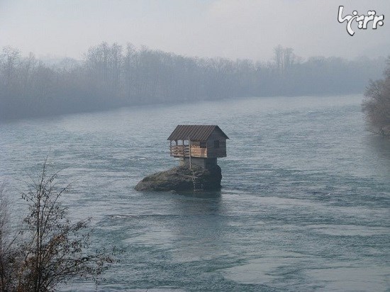 خانه ای در وسط رودخانه درینا