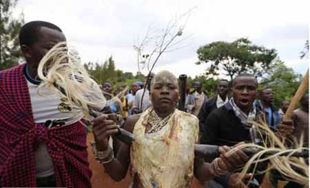 عکس: ختنه دسته‌جمعی در کنیا! (16+)