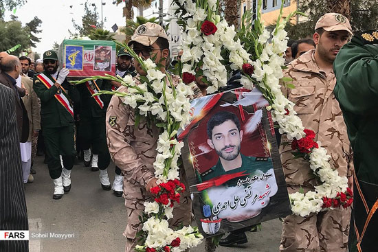 تشییع شهید ۲۵ ساله حادثه تروریستی نیکشهر
