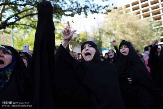 عکس: تجمع مقابل سفارت عربستان در تهران