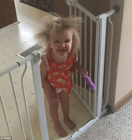 دختربچه ۲ ساله، صاحب عجیب‌ترین موهای دنیا!