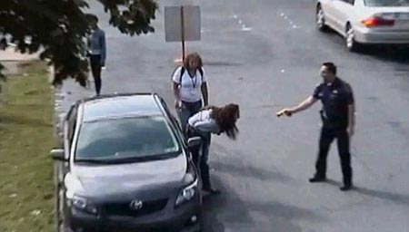 برخورد تند پلیس آمریکا با دختر ۱۴ساله+عکس