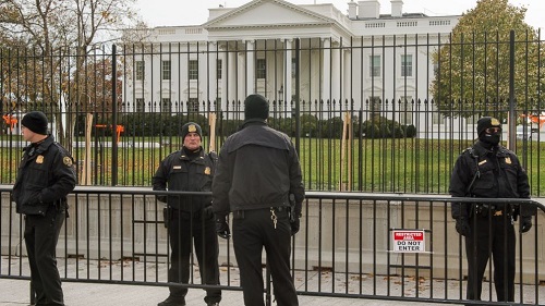 بازداشت ۲فرد مسلح در نزدیکی کاخ سفید
