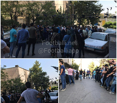 هواداران استقلال مقابل فدراسیون تجمع کردند