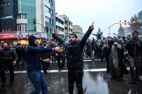 (تصاویر) برخورد پلیس با تجمع انصار حزب‌الله در مشهد