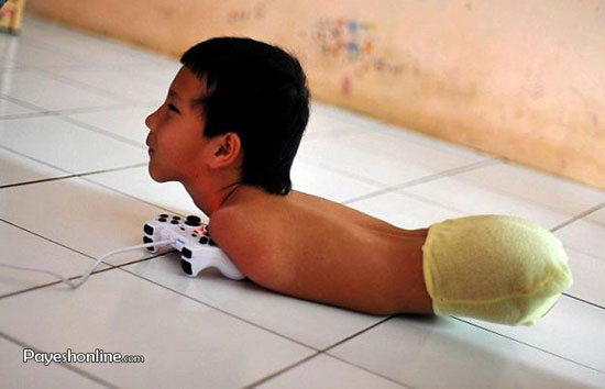 پسر با اراده ای که دست و پا ندارد +عکس