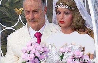 ازدواج یک مرد با زنان مصنوعی! +عکس