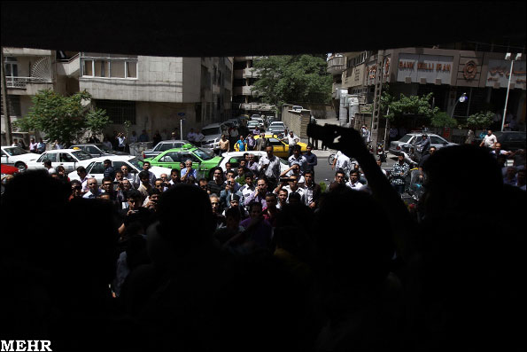 درگذشت ناصر حجازی و تجمع هواداران مقابل بیمارستان