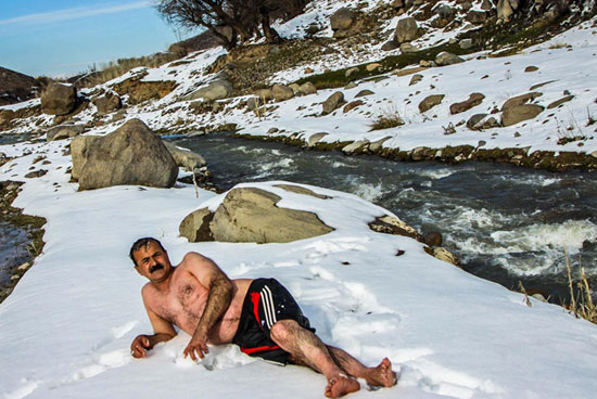 شنای مرد یخی در سرمای سبلان +عکس