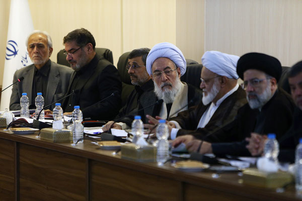 دردسر‌های حضور احمدی‌نژاد در جلسات مجمع
