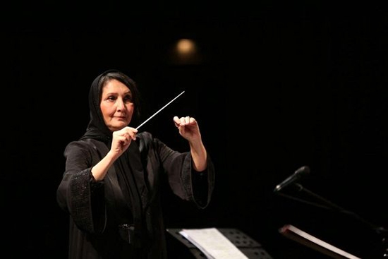 نزهت امیری، اولین بانوی رهبر ارکستر ملی ایران