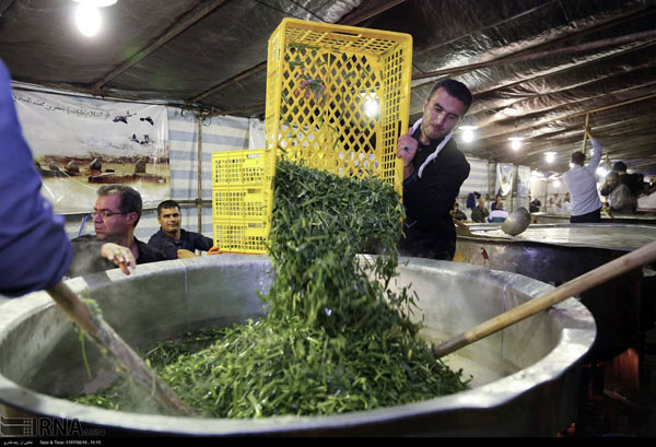 طبخ آش نذری 84 تنی در شیراز