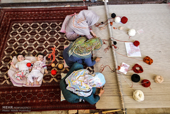 نقش زندگی بر تار و پود فرش ترکمن