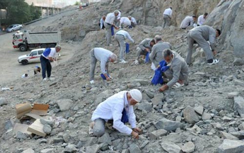 عکس: جمع آوری سلاح برای جنگ با شیطان