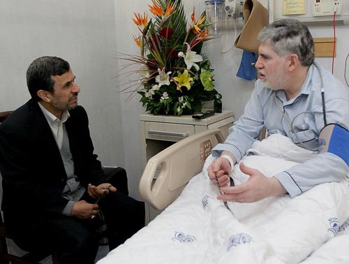 احمدی نژاد از جوانفکر عیادت کرد +عکس
