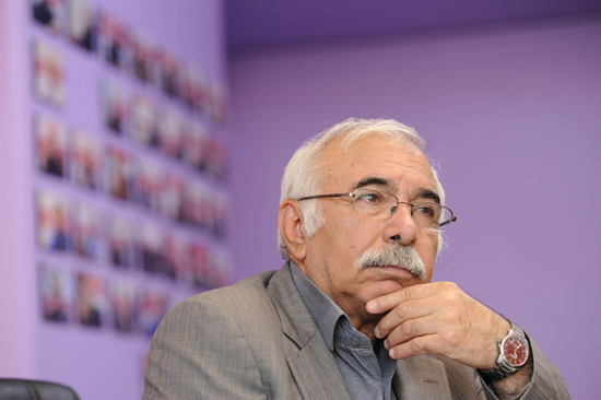 محمدعلی بهمنی: دلیل استعفایم اشعار چاوشی نبود
