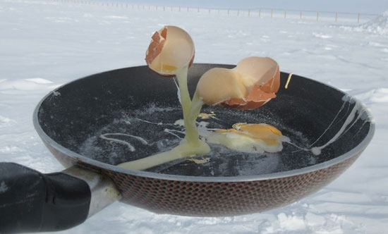 یخ زدن غذای داغ در سرمای قطب جنوب
