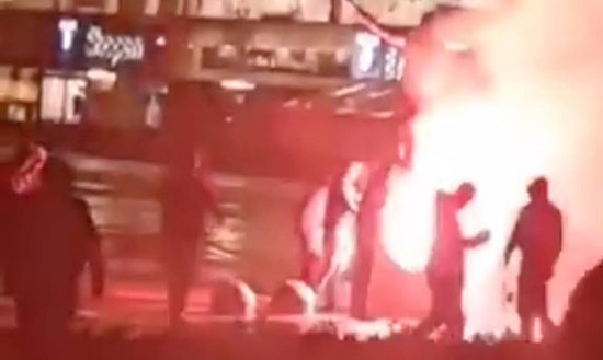 هواداران مالمو مجسمه زلاتان را آتش زدند
