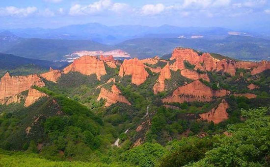 چشم اندازی از کوه‌های تاریخی طلا