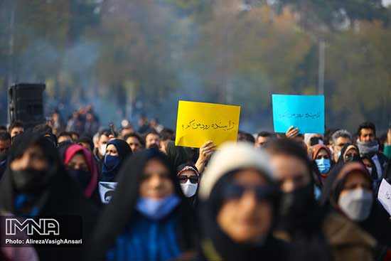اعتراض مردم اصفهان به وضعیت زاینده‌رود