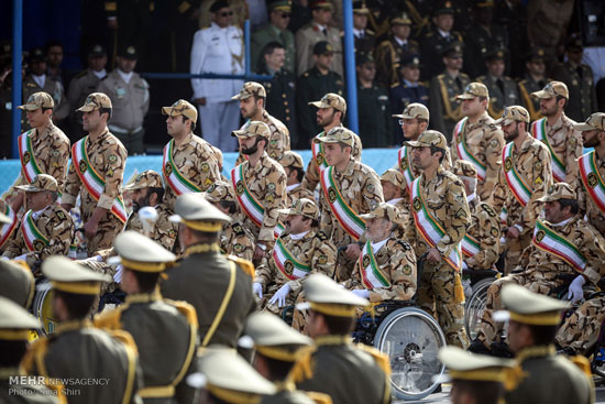 عکس: حسن روحانی در مراسم رژه روز ارتش