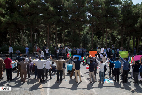تجمع دانشجویان در اعتراض به بازرسی‎های آژانس