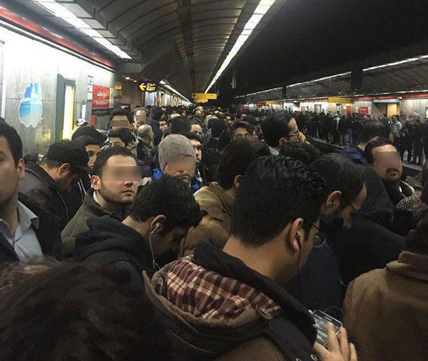 هجوم مردم به ایستگاه های مترو