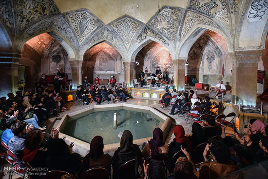 عکس: کنسرت در حمام وکیل شیراز!