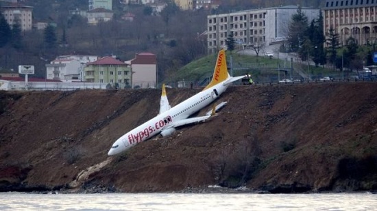 هواپیمای پگاسوس ترکیه از باند فرودگاه خارج شد