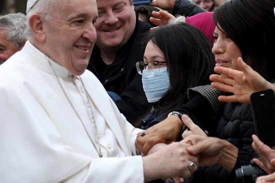 واتیکان: پاپ به دلیل کسالت، دیدارش را لغو کرد