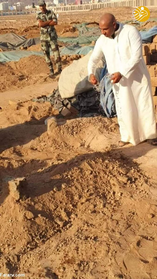 دفن جنازه‌ی زین‌العابدین بن‌علی در قبرستان بقیع