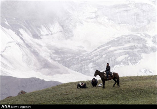 عکس: مسابقه اسب‌سواری در ارتفاعات