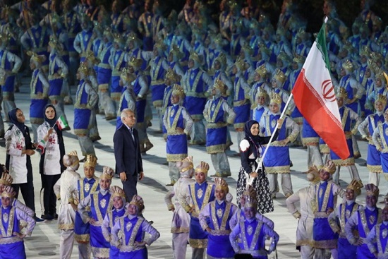 رژه کاروان ایران به پرچم‌دارى الهه احمدى