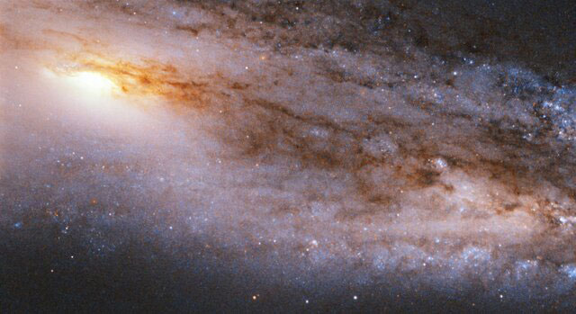 تصویری جالب از یک کهکشان مارپیچ
