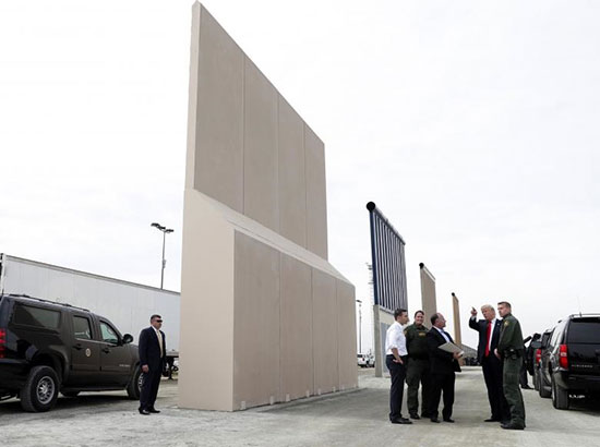 بازدید ترامپ از دیوار بین آمریکا و مکزیک