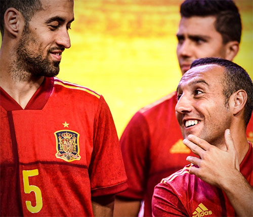 رونمایی از پیراهن جدید تیم ملی اسپانیا