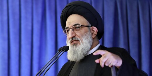 انتقاد امام جمعه کرج از دولت رئیسی