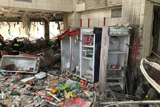 خسارات آتش‌ سوزی هایپر مارکت شیراز را ببینید