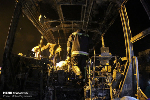 تصادف مرگبار نفتکش با اتوبوس در سنندج‎