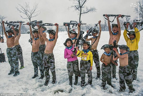 کودکانی که در سرما، آموزش نظامی می‌بینند!
