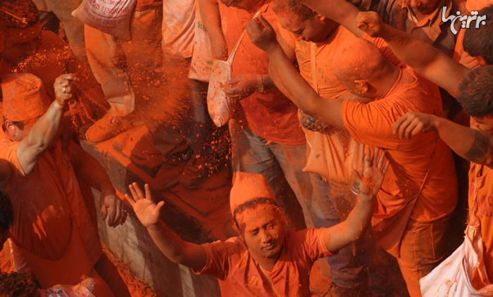 تصاویر دیدنی از فستیوال سرخ رنگ سیندور جاترا در نپال