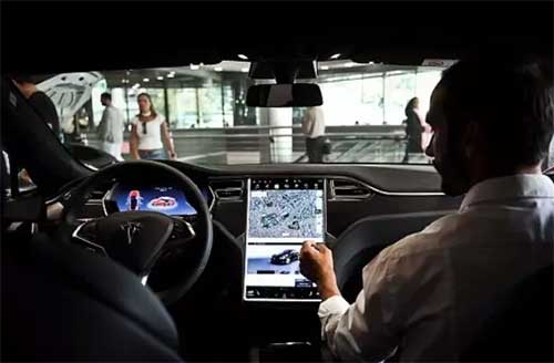 ارائه سیستم رانندگی خودران جدید تسلا در ۲۰۲۲
