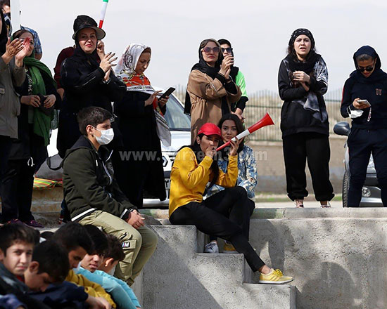 مادران، تماشاگران ویژه دختران فوتبالیست