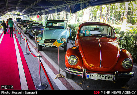 نمایشگاه خودروهای کلاسیک در سعدآباد