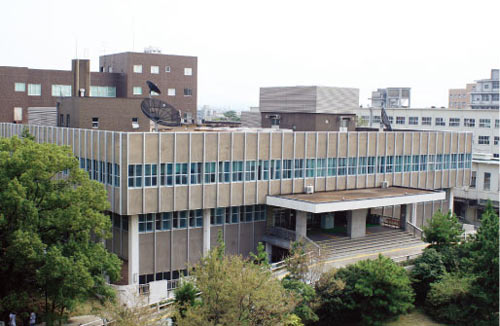 کیوشو، یک دانشگاه خانوادگی