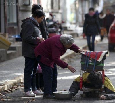 گدایی از نوع چینی! +عکس