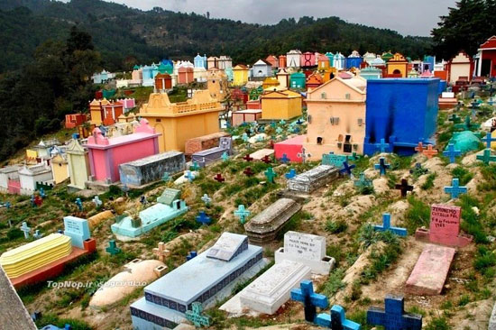 گورستان های رنگارنگ در گواتمالا +عکس